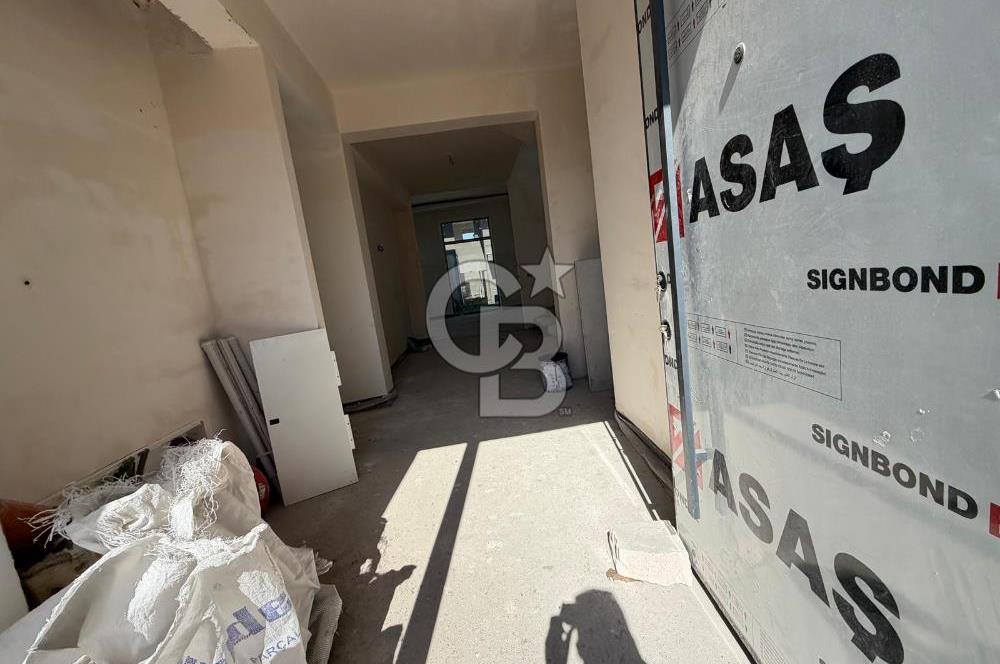 MODERN YAŞAMA UYGUN GENİŞ AYRICALIKLI SİTE İÇİNDE VİLLA