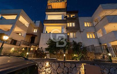   KARABURUN MERKEZDE PANORAMİK DENİZ MANZARALI, ÖZEL BAHÇELİ 2+1 DAİRE