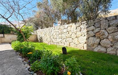   KARABURUN MERKEZDE PANORAMİK DENİZ MANZARALI, ÖZEL BAHÇELİ 2+1 DAİRE