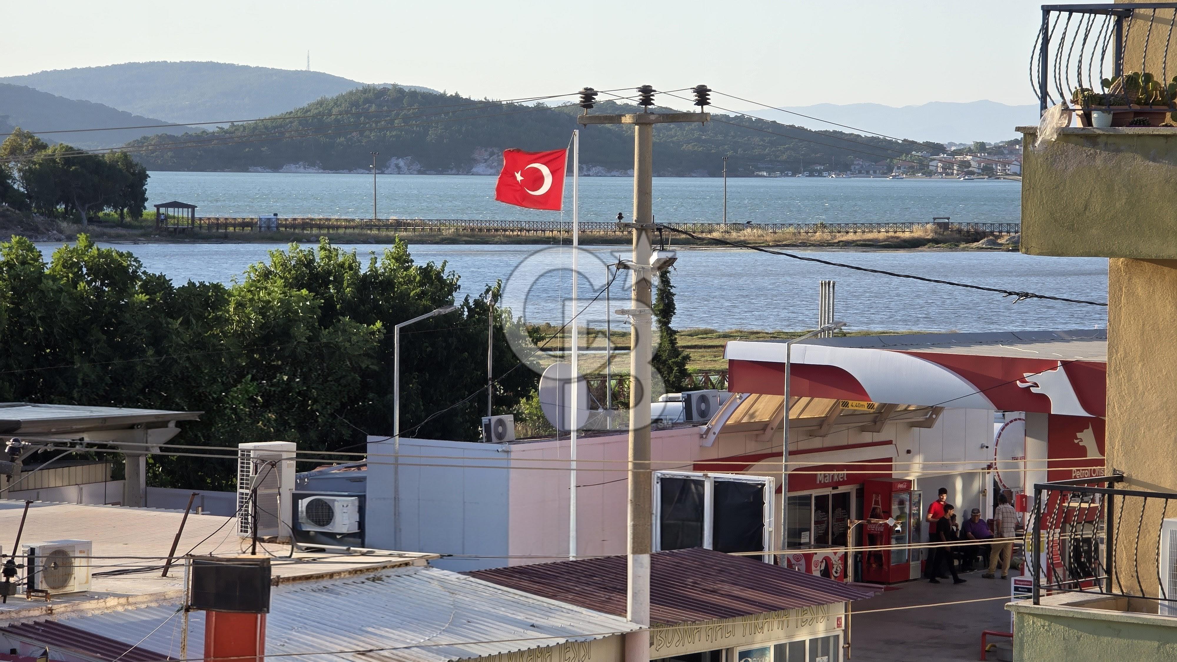 Ayvalık Sarımsaklı Merkez'de Satılık Geniş 3+1 Daire 