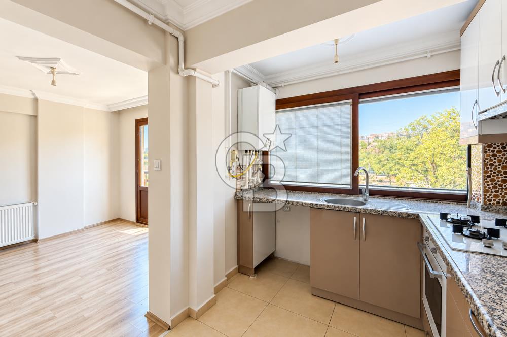 BORNOVA’NIN MERKEZİNDE AŞIK VEYSEL PARKI MANZARALI SATILIK DAİRE
