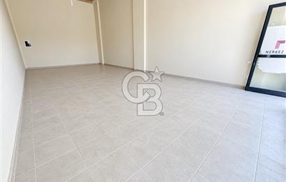 SULTANBEYLİ HAYAT ÇARŞIDA 76 M² VİTRİNLİ KİRALIK DÜKKÂN