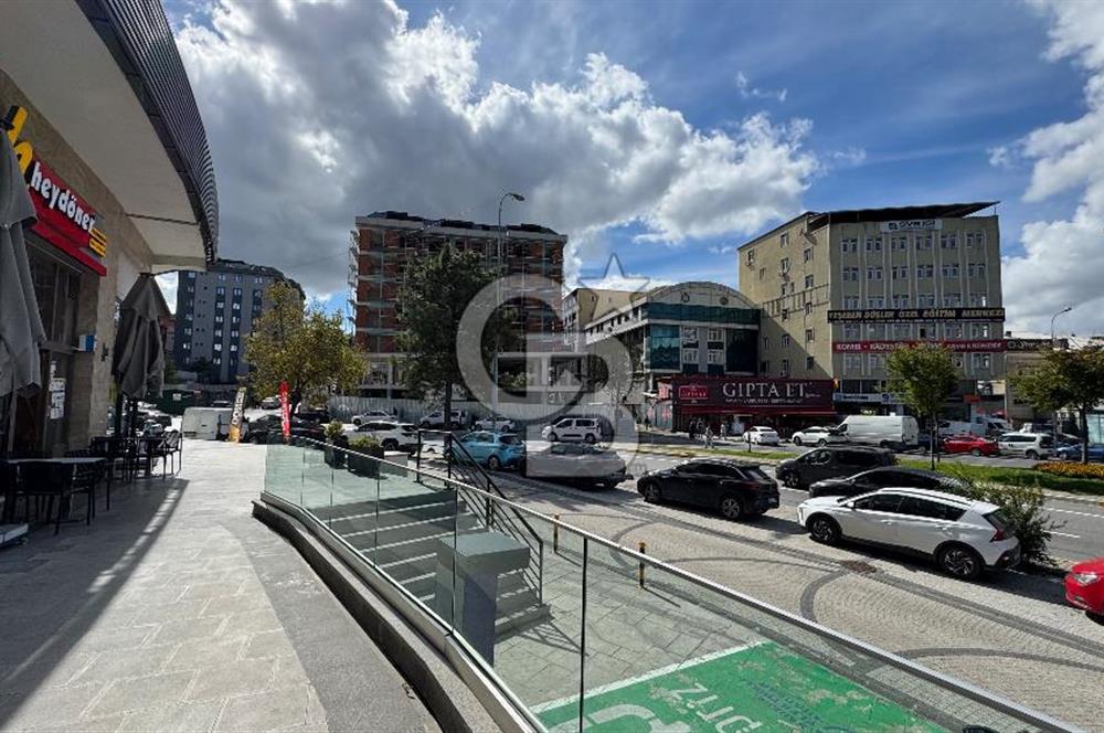 SULTANBEYLİ HAYAT ÇARŞIDA 76 M² VİTRİNLİ KİRALIK DÜKKÂN