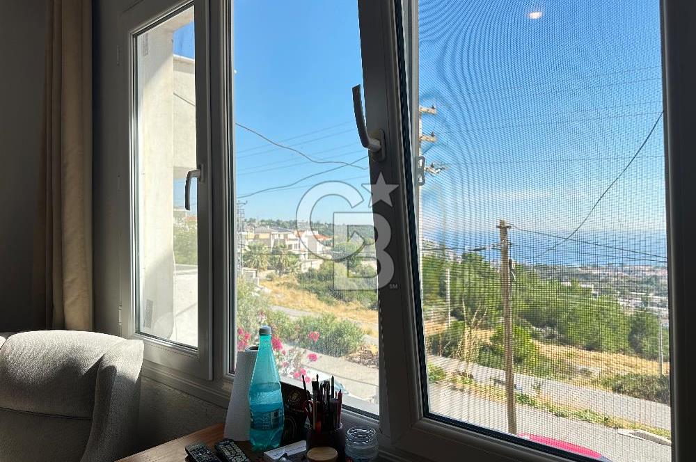   KARABURUN MERKEZDE PANORAMİK DENİZ MANZARALI, ÖZEL BAHÇELİ 2+1 DAİRE