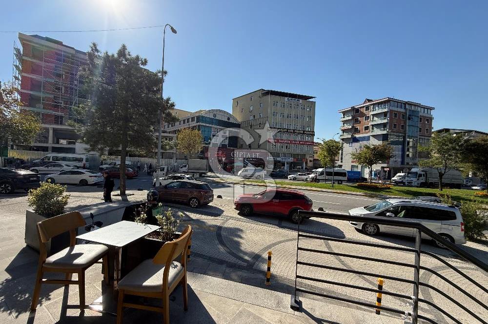 SULTANBEYLİ HAYAT ÇARŞIDA 76 M² VİTRİNLİ KİRALIK DÜKKÂN