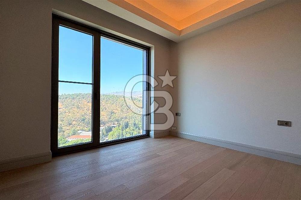 Neva Yalı'da Satılık 1+1 Deniz ve Şehir Manzaralı Daire
