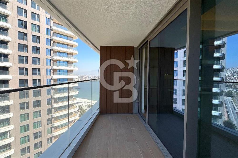 Neva Yalı'da Satılık 1+1 Deniz ve Şehir Manzaralı Daire