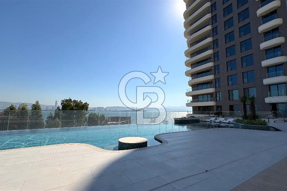 Neva Yalı'da Satılık 1+1 Deniz ve Şehir Manzaralı Daire