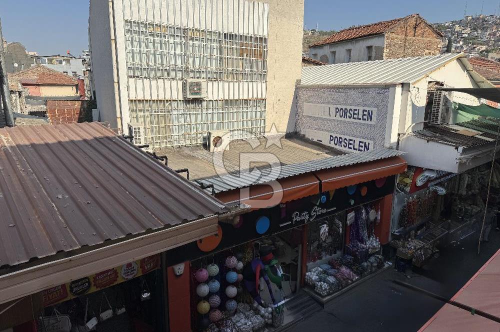 KEMERALTI'NDA 4 KATLI ASANSÖRLÜ,720 M² KAPALI ALANLI TİCARİ BİNA