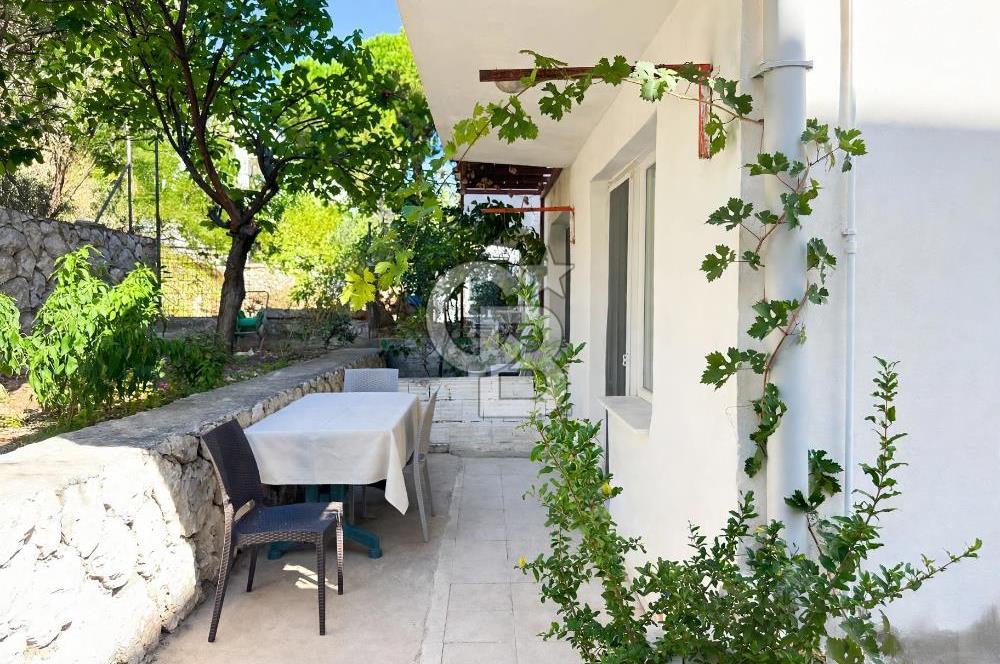   KARABURUN MERKEZDE PANORAMİK DENİZ MANZARALI, ÖZEL BAHÇELİ 2+1 DAİRE