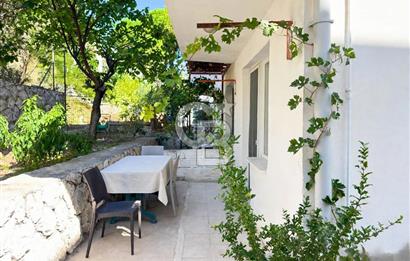   KARABURUN MERKEZDE PANORAMİK DENİZ MANZARALI, ÖZEL BAHÇELİ 2+1 DAİRE