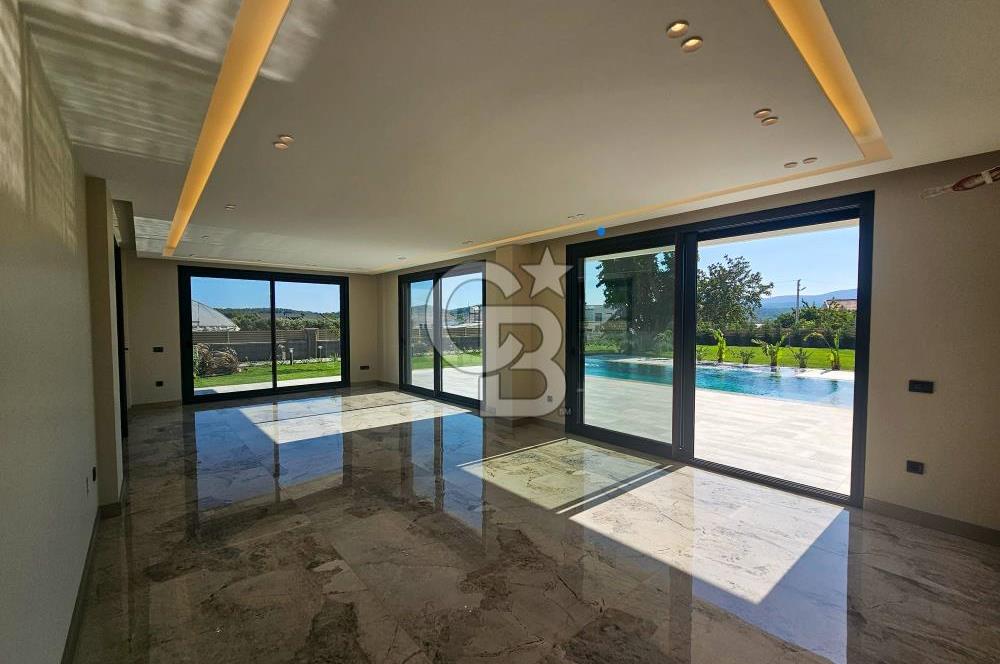 Urla Kuşçular 1.750 m² Arsa Payı İçinde Satılık 5+1 Lüks Villa