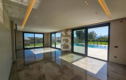 Urla Kuşçular 1.750 m² Arsa Payı İçinde Satılık 5+1 Lüks Villa