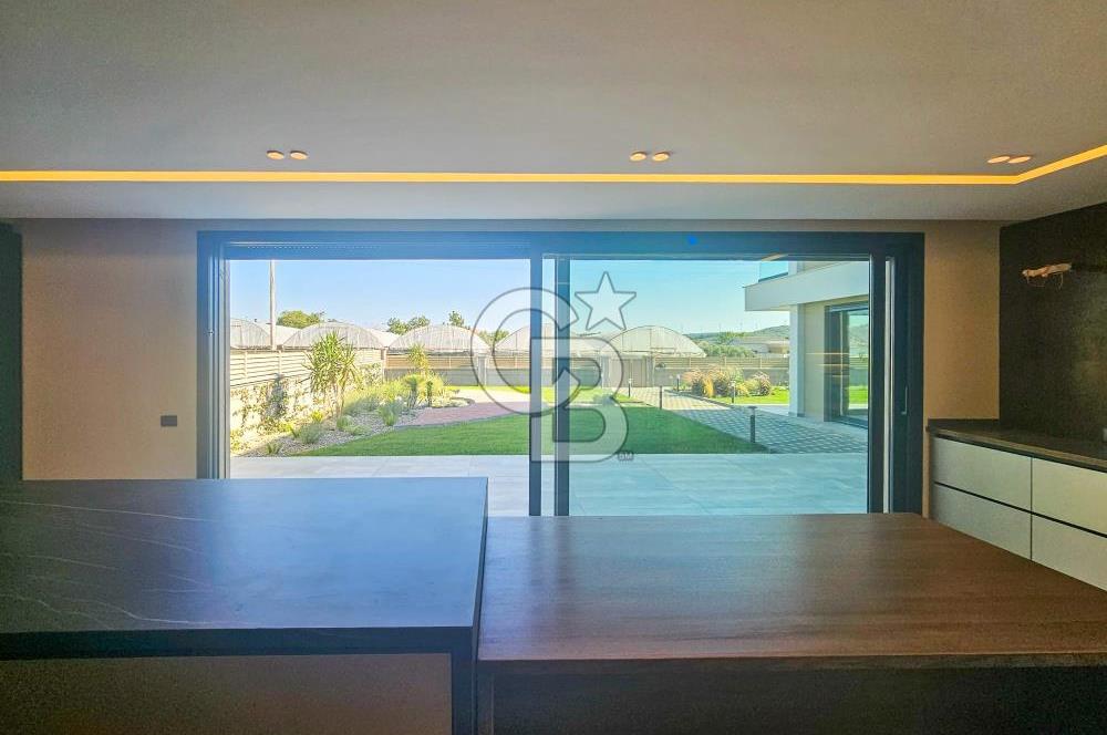 Urla Kuşçular 1.750 m² Arsa Payı İçinde Satılık 5+1 Lüks Villa