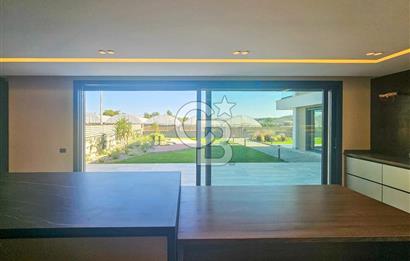 Urla Kuşçular 1.750 m² Arsa Payı İçinde Satılık 5+1 Lüks Villa