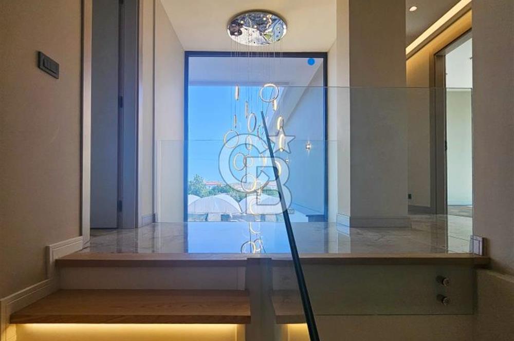 Urla Kuşçular 1.750 m² Arsa Payı İçinde Satılık 5+1 Lüks Villa