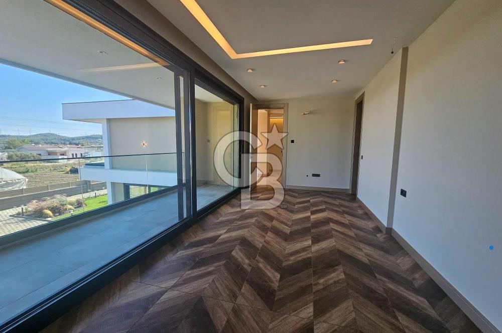 Urla Kuşçular 1.750 m² Arsa Payı İçinde Satılık 5+1 Lüks Villa