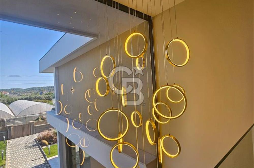 Urla Kuşçular 1.750 m² Arsa Payı İçinde Satılık 5+1 Lüks Villa