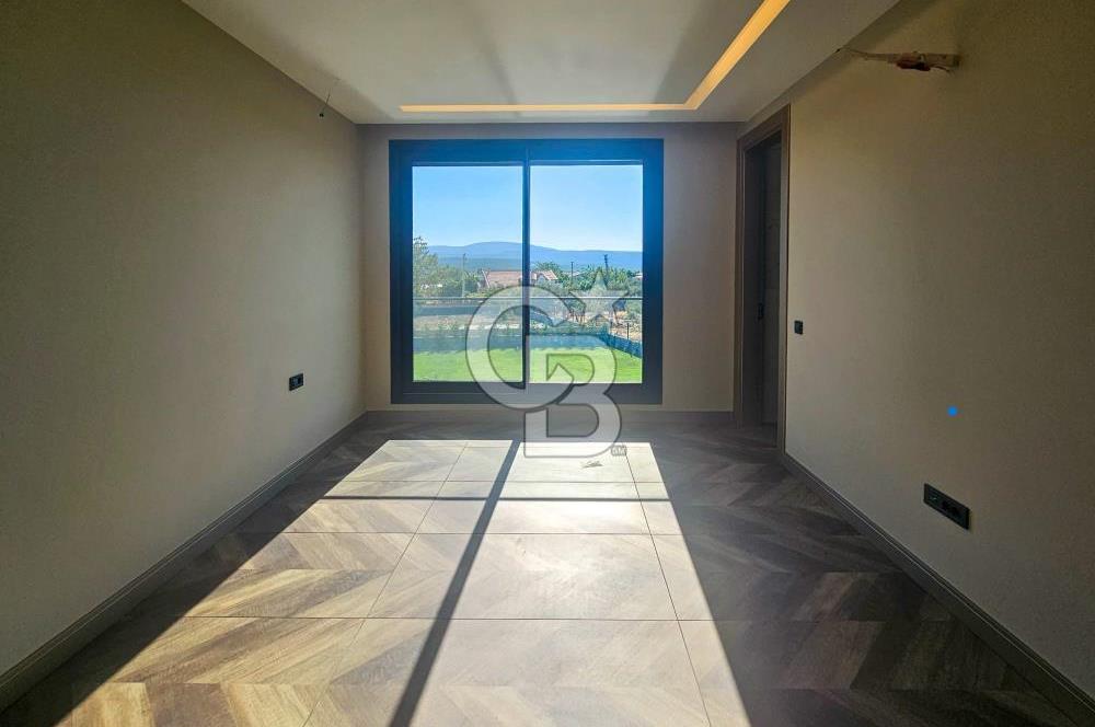 Urla Kuşçular 1.750 m² Arsa Payı İçinde Satılık 5+1 Lüks Villa
