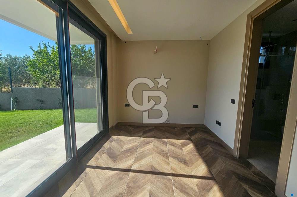Urla Kuşçular 1.750 m² Arsa Payı İçinde Satılık 5+1 Lüks Villa
