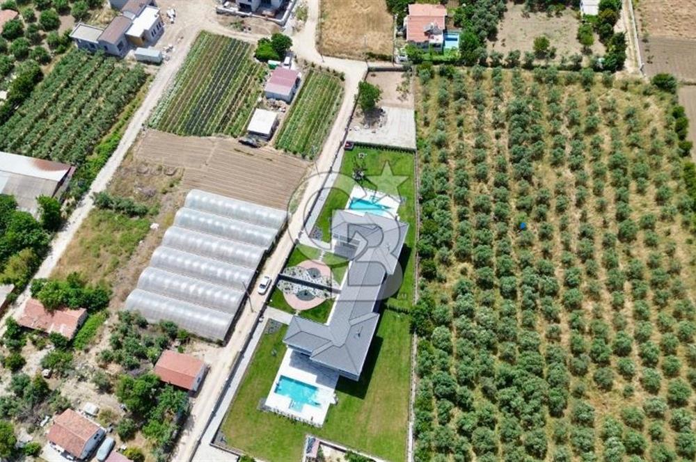 Urla Kuşçular 1.750 m² Arsa Payı İçinde Satılık 5+1 Lüks Villa