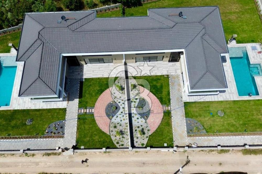 Urla Kuşçular 1.750 m² Arsa Payı İçinde Satılık 5+1 Lüks Villa