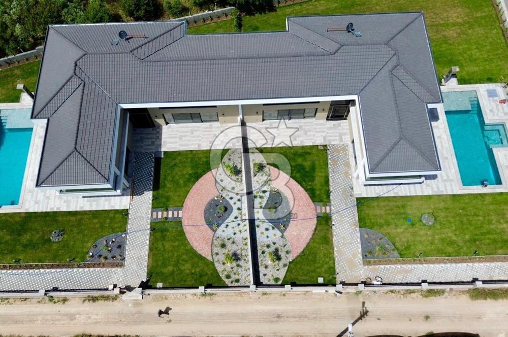 Urla Kuşçular 1.750 m² Arsa Payı İçinde Satılık 5+1 Lüks Villa