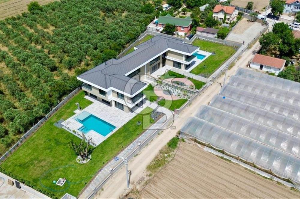 Urla Kuşçular 1.750 m² Arsa Payı İçinde Satılık 5+1 Lüks Villa