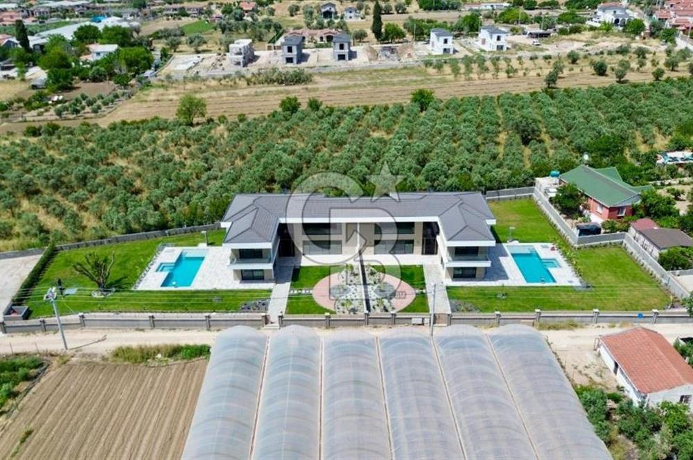 Urla Kuşçular 1.750 m² Arsa Payı İçinde Satılık 5+1 Lüks Villa