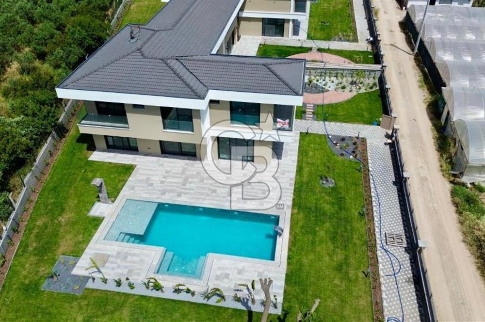 Urla Kuşçular 1.750 m² Arsa Payı İçinde Satılık 5+1 Lüks Villa