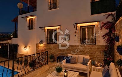 Coldwell Banker Güvencesiyle Merkezi Konumda Satılık 3+1 Villa