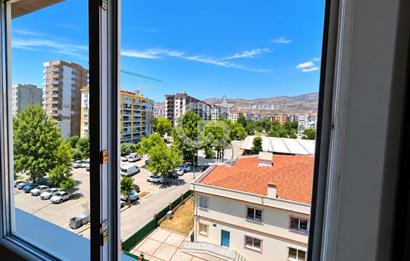 BAYRAKLI MANAVKUYU MERKEZİ KONUMDA SATILIK 3+1 DAİRE