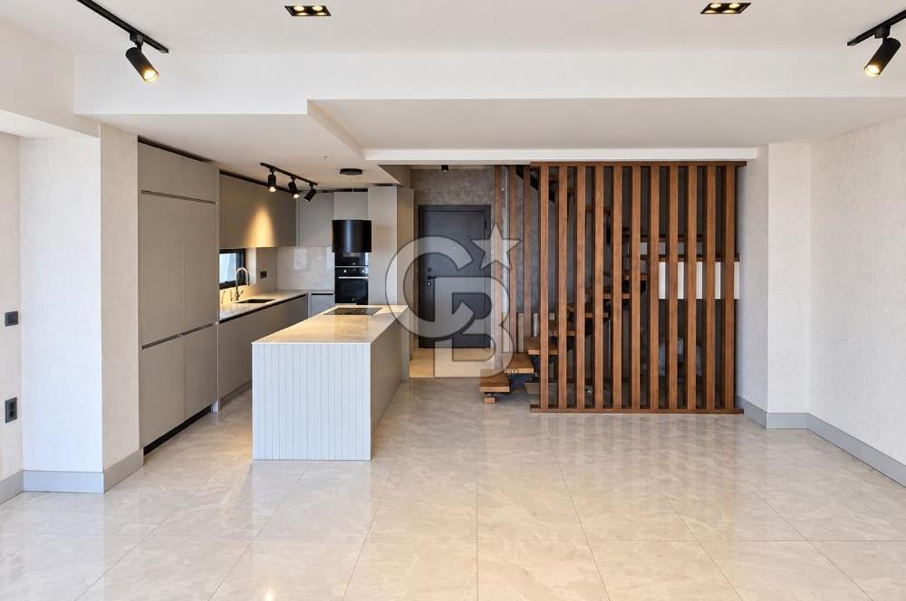Urla'da Denize Sıfır Müstakil Havuzlu Villa
