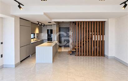 Urla'da Denize Sıfır Müstakil Havuzlu Villa