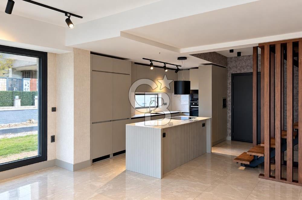 Urla'da Denize Sıfır Müstakil Havuzlu Villa