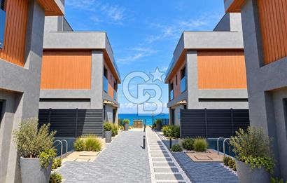 Urla'da Denize Sıfır Müstakil Havuzlu Villa