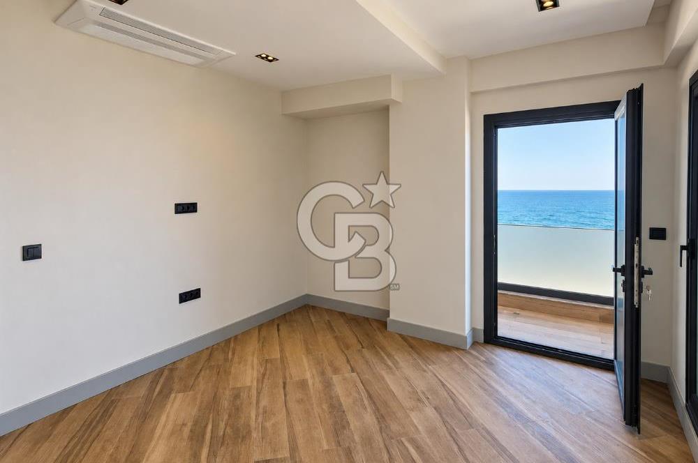 Urla'da Denize Sıfır Müstakil Havuzlu Villa