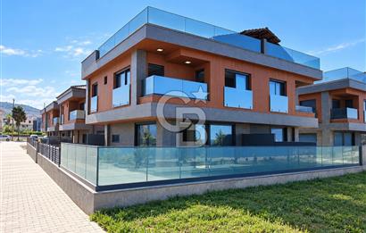 Urla'da Denize Sıfır Müstakil Havuzlu Villa