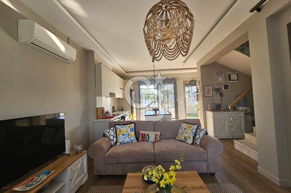 Ayvalık Altınova'da Havuzlu Sitede 3+1 Kiralık Dubleks