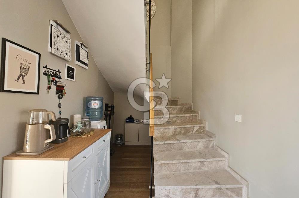 Ayvalık Altınova'da Havuzlu Sitede 3+1 Kiralık Dubleks