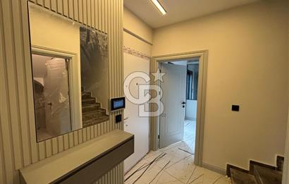 Güzelbahçe Yelki'de Merkezi Konumda Güneş Enerji Sistemli Kiralık 4+1 Villa