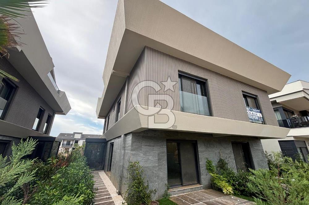 Güzelbahçe Yelki'de Merkezi Konumda Güneş Enerji Sistemli Kiralık 4+1 Villa