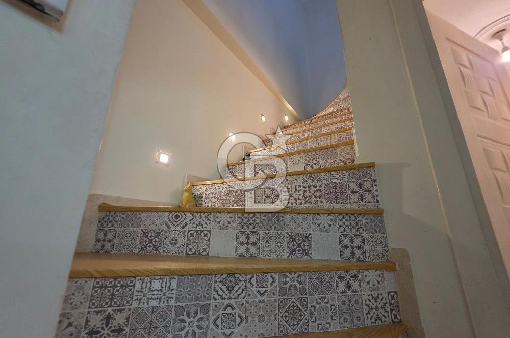 Kuşadası Davutlar Merkezde Satılık 5+1 Çatı Dubleks