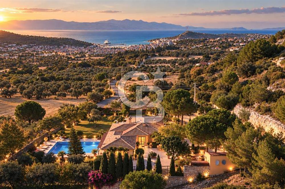 ÇEŞME FAHRETTİN PAŞA'DA 3.771 M² ARAZİDE, ÖZEL PEYZAJLI 6+1 VİLLA