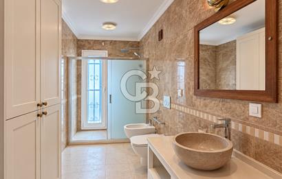 ÇEŞME FAHRETTİN PAŞA'DA 3.771 M² ARAZİDE, ÖZEL PEYZAJLI 6+1 VİLLA