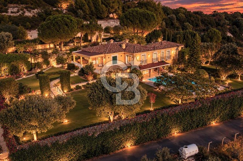 ÇEŞME FAHRETTİN PAŞA'DA 3.771 M² ARAZİDE, ÖZEL PEYZAJLI 6+1 VİLLA