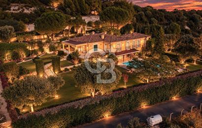 ÇEŞME FAHRETTİN PAŞA'DA 3.771 M² ARAZİDE, ÖZEL PEYZAJLI 6+1 VİLLA