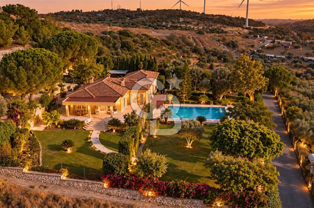 ÇEŞME FAHRETTİN PAŞA'DA 3.771 M² ARAZİDE, ÖZEL PEYZAJLI 6+1 VİLLA