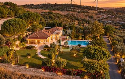 ÇEŞME FAHRETTİN PAŞA'DA 3.771 M² ARAZİDE, ÖZEL PEYZAJLI 6+1 VİLLA