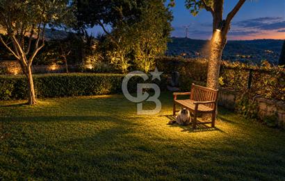 ÇEŞME FAHRETTİN PAŞA'DA 3.771 M² ARAZİDE, ÖZEL PEYZAJLI 6+1 VİLLA